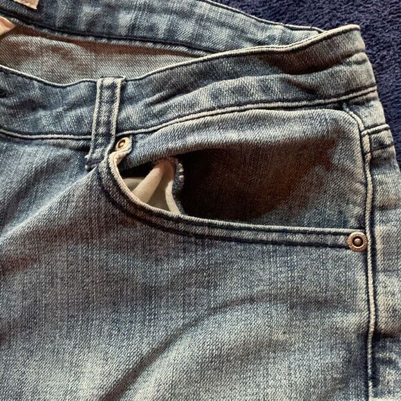 Size 14 stretch Christopher and Banks capris denim - Picture 3 of 5